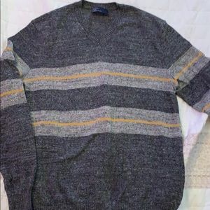 Gap V-neck men’s sweater